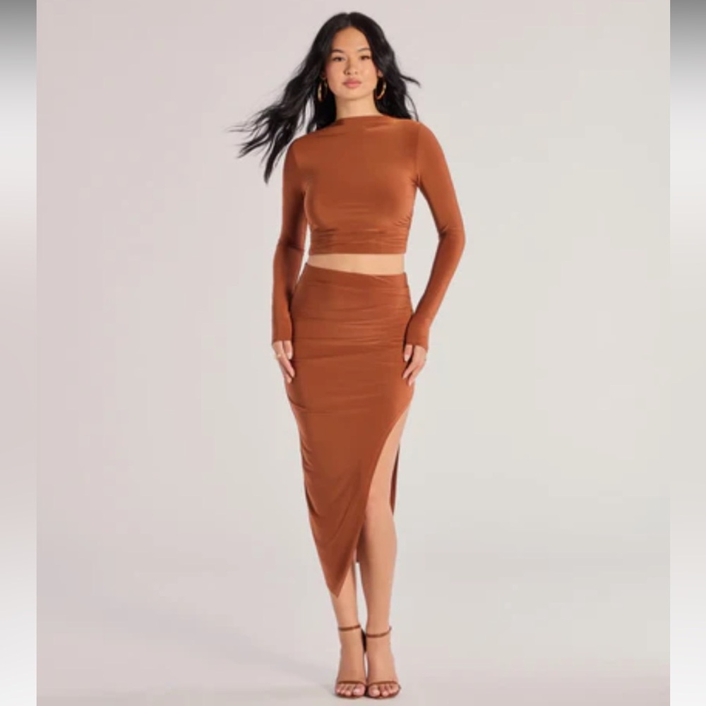 NWT Bold Staple Ruched Skirt & Long Sleeve Top - Small